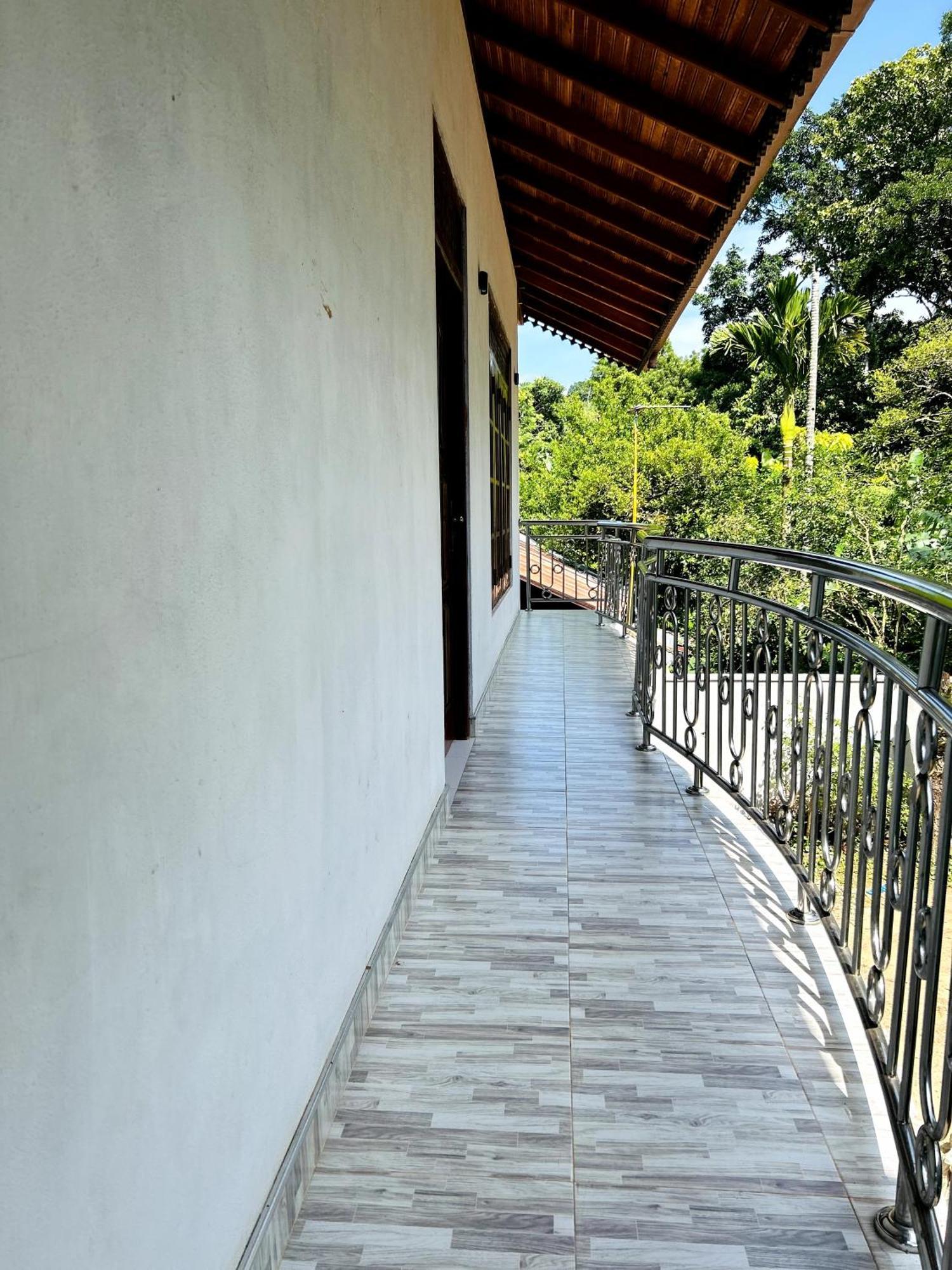 Dhinuka