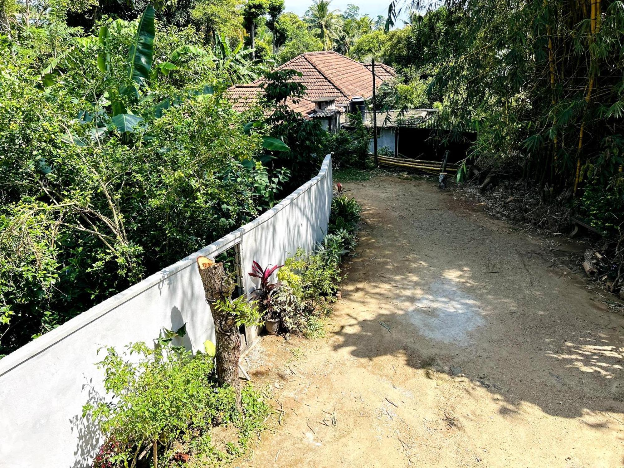 विला Dhinuka