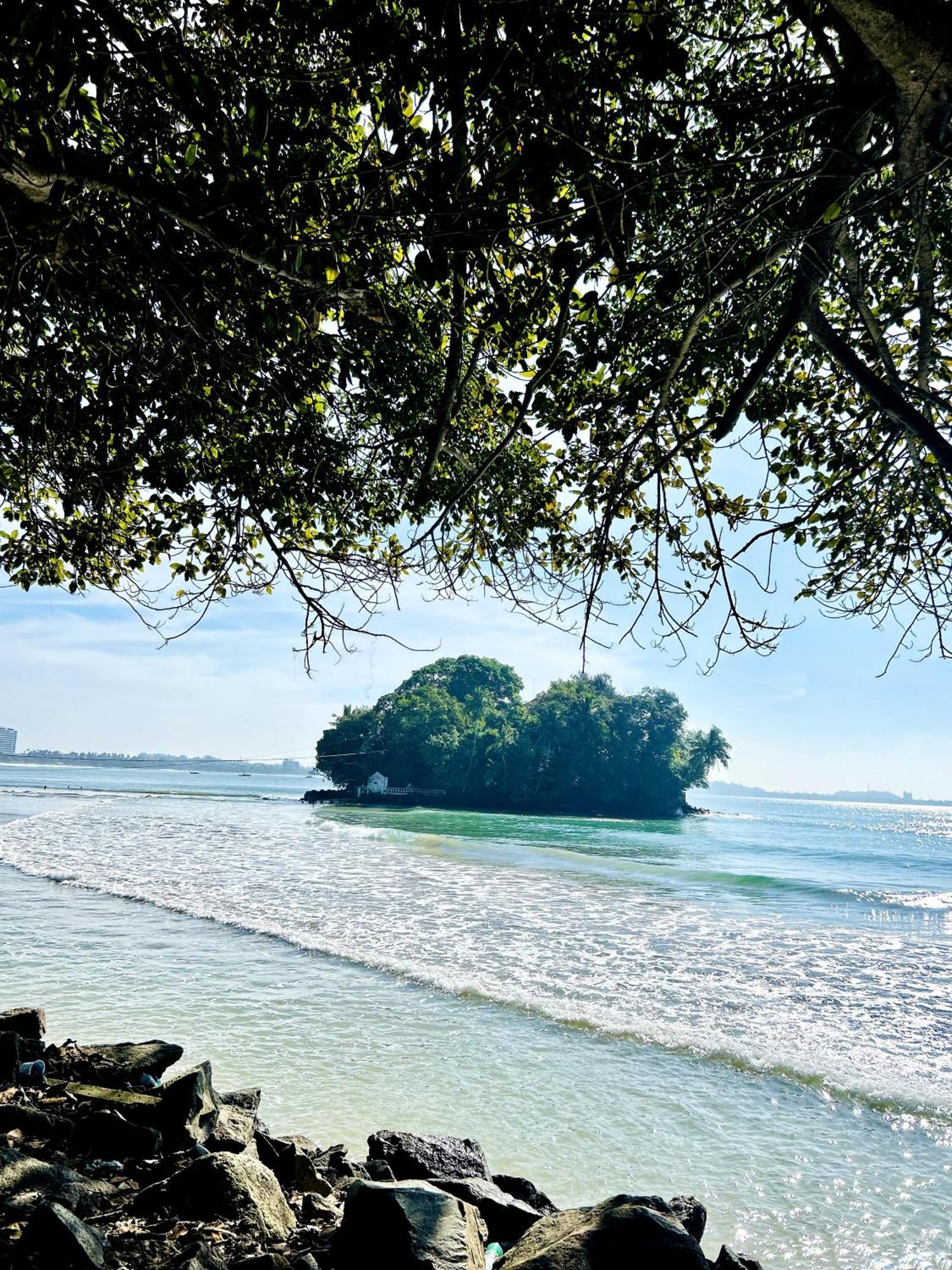 Dhinuka Weligama